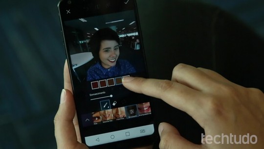 Como substituir seu ex em fotos? App PicsArt usa IA para fazer troca