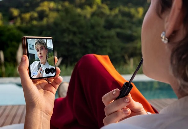 Tela externa do Razr 50 Ultra tem 4 polegadas
