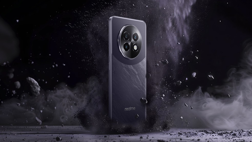 Realme 13+ 5G na cor roxo-escuro — Foto: Reprodução/Realme