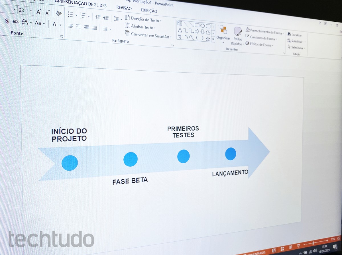 Modelo de PowerPoint de futebol de futebol grátis