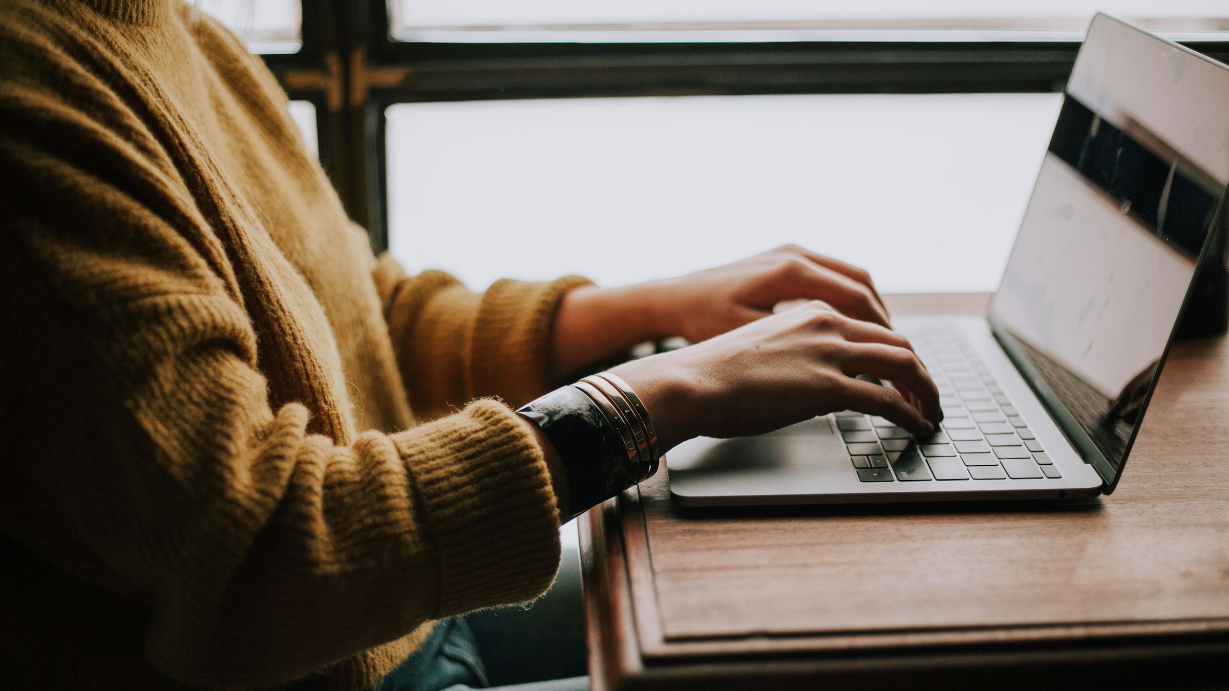 Seu chefe pode vigiar seu home office? Veja o que diz a lei e como funciona