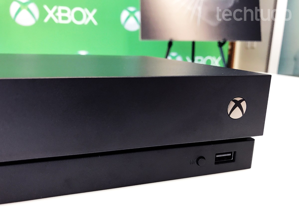 Videogame Xbox One 500GB Leitor Blu-ray Microsoft (0311) + 01 Jogo Midia  Fisica